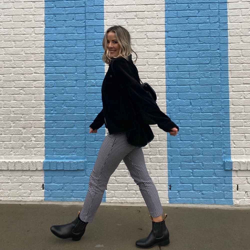 Meet your Posher, Bayley